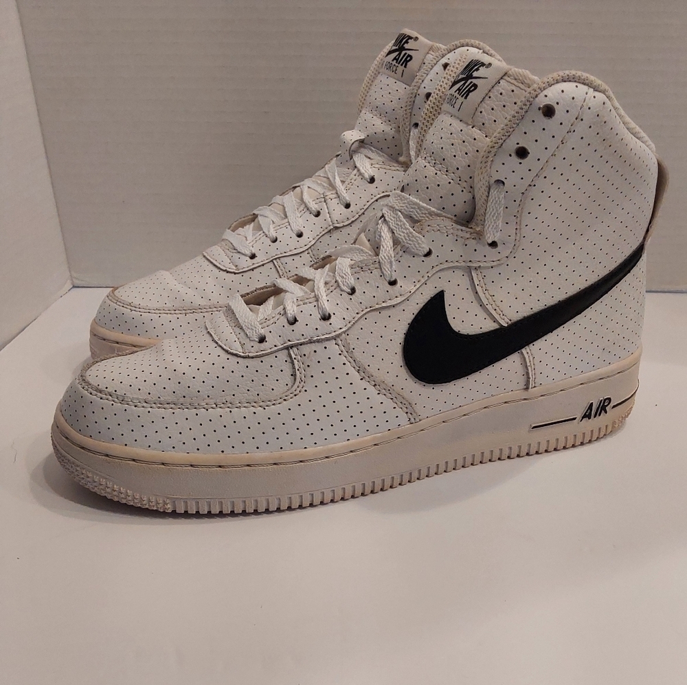 NIKE AIR FORCE 1 PERFORATED 8.5M PRE-OWNED
